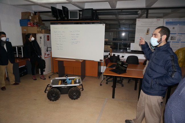 El Dr. Leonardo Cament presenta su trabajo en mapeo 3D y visión computacional.