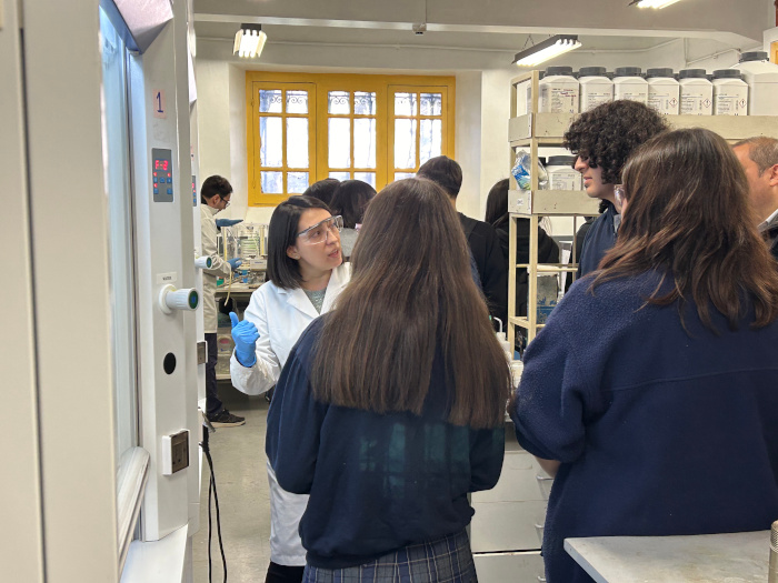 Escolares de Buin visitaron laboratorios del AMTC y participaron en taller de tecnologías de descontaminación de aguas