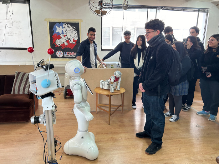 Escolares de Buin visitaron laboratorios del AMTC y participaron en taller de tecnologías de descontaminación de aguas